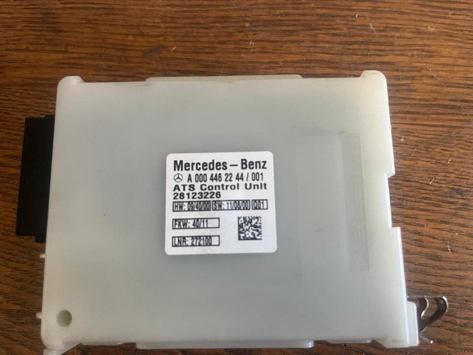 Mercedes Actros MP4 Diebstahlwarnanlage Steuergerät A0004462244 - Bloc de gestion pour Camion: photos 3 Mercedes Actros MP4 Diebstahlwarnanlage Steuergerät A0004462244 - Bloc de gestion pour Camion: photos 3