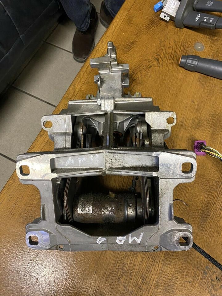 Mercedes Actros MP4 Lenksäule Lenkung - Colonne de direction pour Camion: photos 2 Mercedes Actros MP4 Lenksäule Lenkung - Colonne de direction pour Camion: photos 2