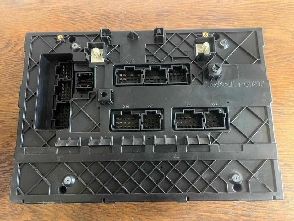 Mercedes Actros MP4 SAM Cabin Sicherungskasten A0004469658 - Fusible pour Camion: photos 4 Mercedes Actros MP4 SAM Cabin Sicherungskasten A0004469658 - Fusible pour Camion: photos 4