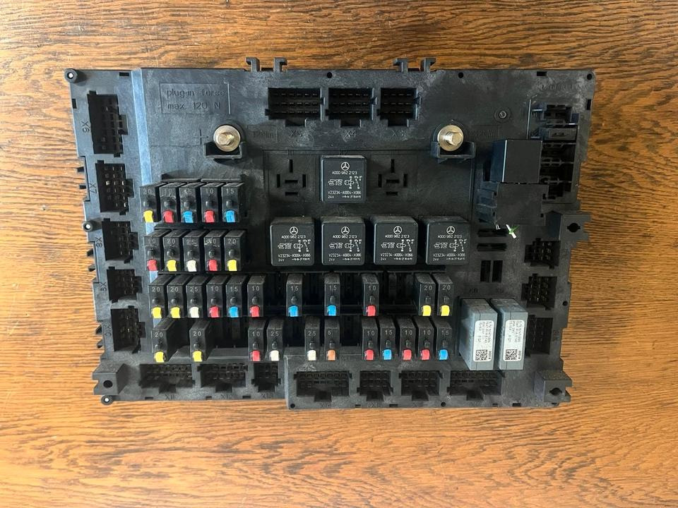 Mercedes Actros MP4 Single-SAM Sicherungskasten A0014463658 - Fusible pour Camion: photos 2 Mercedes Actros MP4 Single-SAM Sicherungskasten A0014463658 - Fusible pour Camion: photos 2