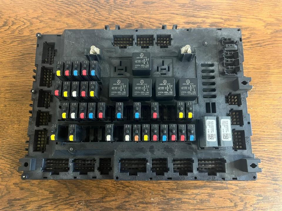 Mercedes Actros MP4 Single-SAM Sicherungskasten A0014467658 - Fusible pour Camion: photos 2 Mercedes Actros MP4 Single-SAM Sicherungskasten A0014467658 - Fusible pour Camion: photos 2