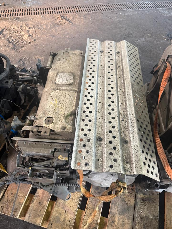 Mercedes Atego 4 EU6 Auspuff Katalysator A0054906812 - Catalyseur pour Camion: photos 1 Mercedes Atego 4 EU6 Auspuff Katalysator A0054906812 - Catalyseur pour Camion: photos 1