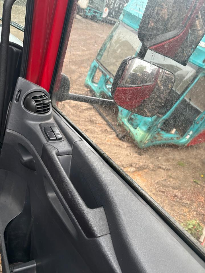 Mercedes Atego 4 EU6 Beifahrertür, Rot, Innenverkleidung, Spiegel - Portière et pièces pour Camion: photos 3 Mercedes Atego 4 EU6 Beifahrertür, Rot, Innenverkleidung, Spiegel - Portière et pièces pour Camion: photos 3