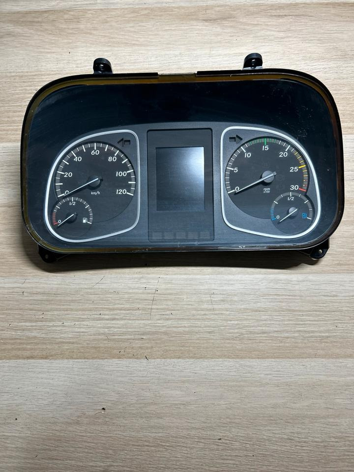Mercedes Atego 4 EU6 Kombiinstrument A9674463821 - Panel de instrumentos: photos 2 Mercedes Atego 4 EU6 Kombiinstrument A9674463821 - Panel de instrumentos: photos 2