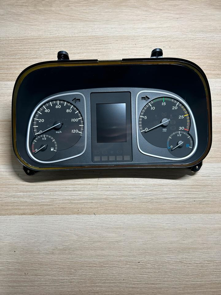 Mercedes Atego 4 EU6 Kombiinstrument A9674464321 - Panel de instrumentos: photos 2 Mercedes Atego 4 EU6 Kombiinstrument A9674464321 - Panel de instrumentos: photos 2