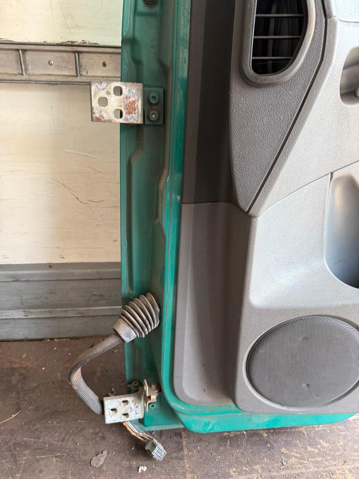 Mercedes Atego Beifahrertür Grün Innenverkleidung LN 71 - Portière et pièces pour Camion: photos 3 Mercedes Atego Beifahrertür Grün Innenverkleidung LN 71 - Portière et pièces pour Camion: photos 3