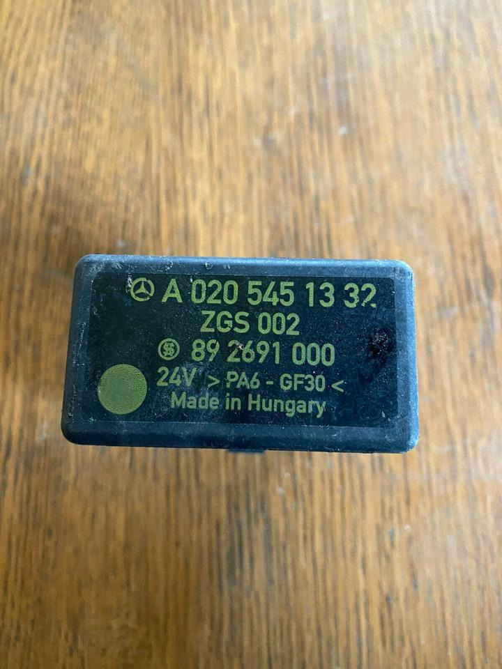 Mercedes Atego Blinkermodul Relais Steuergerät A 020 545 13 32 - Bloc de gestion pour Camion: photos 2 Mercedes Atego Blinkermodul Relais Steuergerät A 020 545 13 32 - Bloc de gestion pour Camion: photos 2