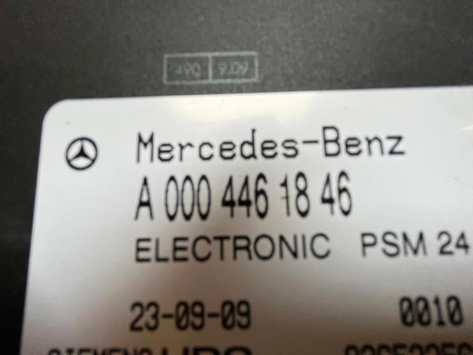 Mercedes Atego Elektronik PSM Steuergerät A 000 446 18 46 - Bloc de gestion pour Camion: photos 2 Mercedes Atego Elektronik PSM Steuergerät A 000 446 18 46 - Bloc de gestion pour Camion: photos 2