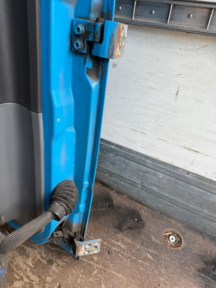 Mercedes Atego Fahrertür Blau Spiegel Innenverkleidung LN 73 - Portière et pièces pour Camion: photos 5 Mercedes Atego Fahrertür Blau Spiegel Innenverkleidung LN 73 - Portière et pièces pour Camion: photos 5