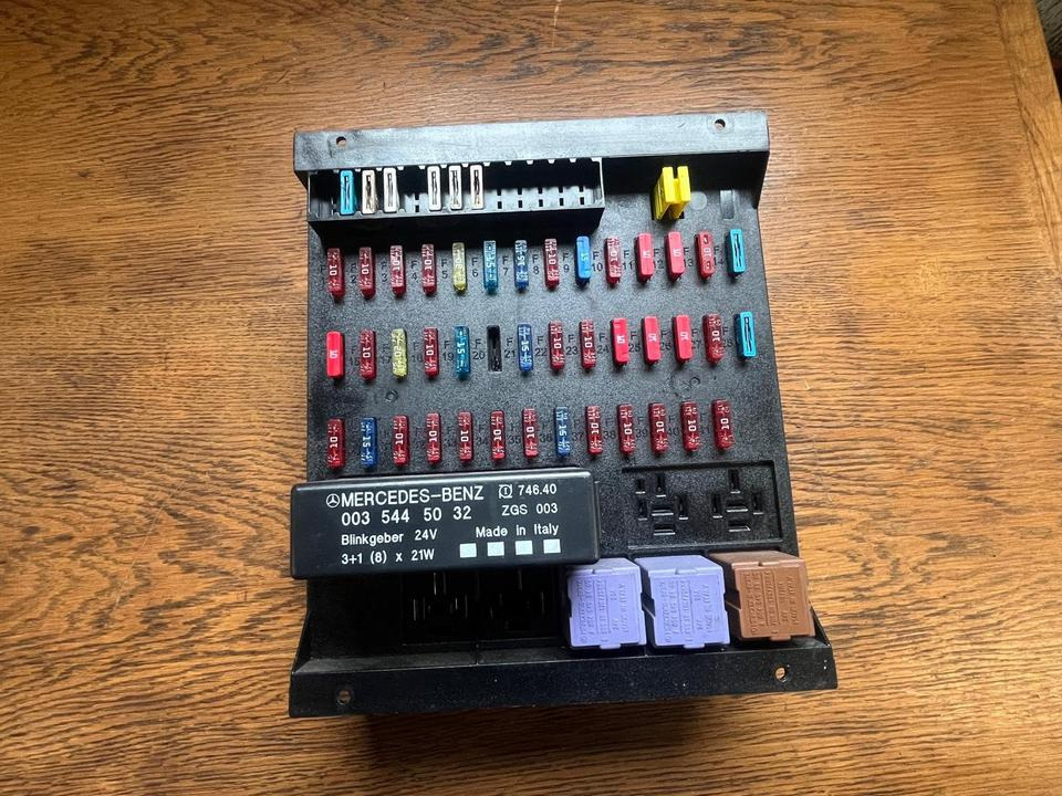 Mercedes Atego Sicherungskasten (Zentralelektrik) A0015433115 - Fusible pour Camion: photos 1 Mercedes Atego Sicherungskasten (Zentralelektrik) A0015433115 - Fusible pour Camion: photos 1