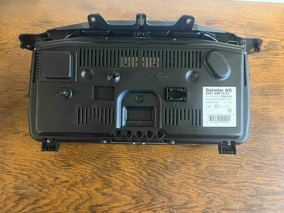 Mercedes Benz Actros MP4 Kombiinstrument / Tacho A9614467421 - Panel de instrumentos pour Camion: photos 3 Mercedes Benz Actros MP4 Kombiinstrument / Tacho A9614467421 - Panel de instrumentos pour Camion: photos 3