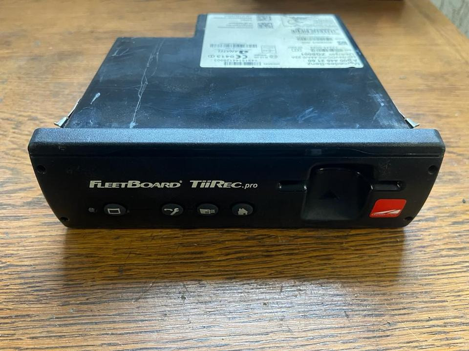 Mercedes-Benz Actros MP4 Tachograph FLEETBOARD A0004462160 - Chronotachygraphe pour Camion: photos 1 Mercedes-Benz Actros MP4 Tachograph FLEETBOARD A0004462160 - Chronotachygraphe pour Camion: photos 1