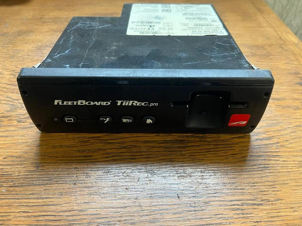 Mercedes-Benz Actros MP4 Tachograph FLEETBOARD A0004462260 - Chronotachygraphe pour Camion: photos 1 Mercedes-Benz Actros MP4 Tachograph FLEETBOARD A0004462260 - Chronotachygraphe pour Camion: photos 1