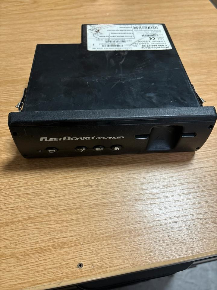 Mercedes-Benz FLEETBOARD ADVANCED Tachograph A0004460760 - Chronotachygraphe pour Camion: photos 1 Mercedes-Benz FLEETBOARD ADVANCED Tachograph A0004460760 - Chronotachygraphe pour Camion: photos 1
