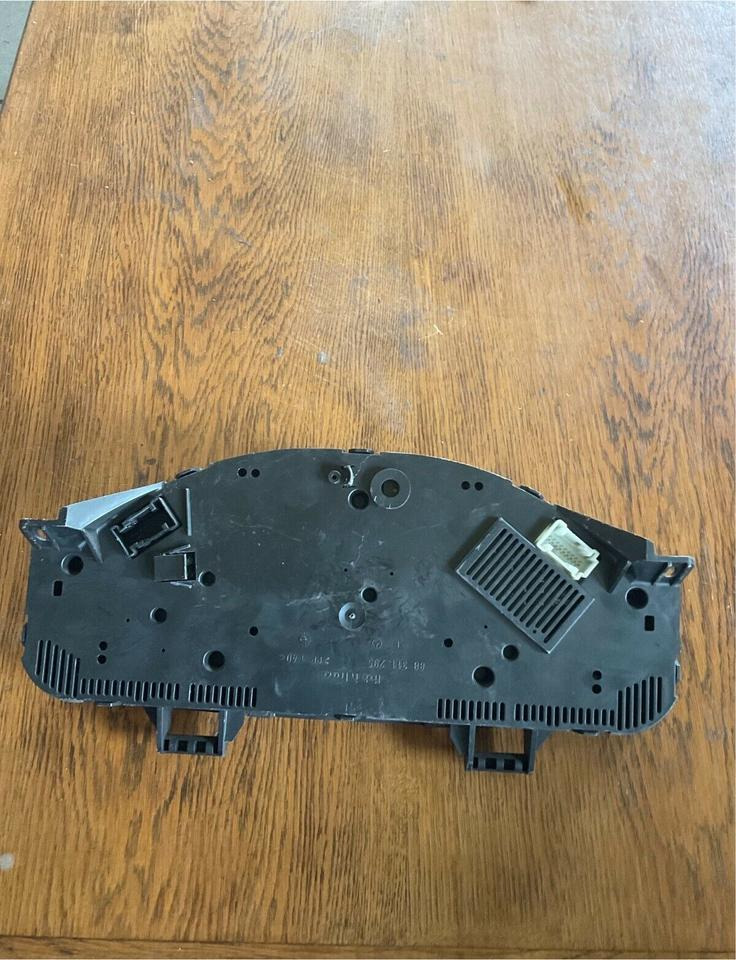 Mercedes Sprinter Kombiinstrument Tacho A0004468321 - Chronotachygraphe pour Camion: photos 2 Mercedes Sprinter Kombiinstrument Tacho A0004468321 - Chronotachygraphe pour Camion: photos 2