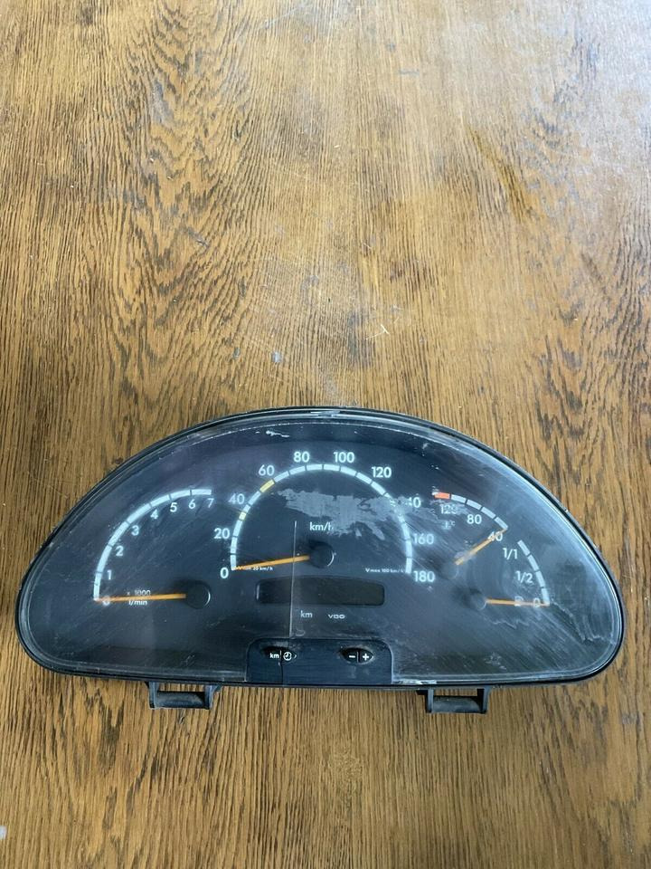 Mercedes Sprinter Kombiinstrument Tacho A0004468321 - Chronotachygraphe pour Camion: photos 1 Mercedes Sprinter Kombiinstrument Tacho A0004468321 - Chronotachygraphe pour Camion: photos 1
