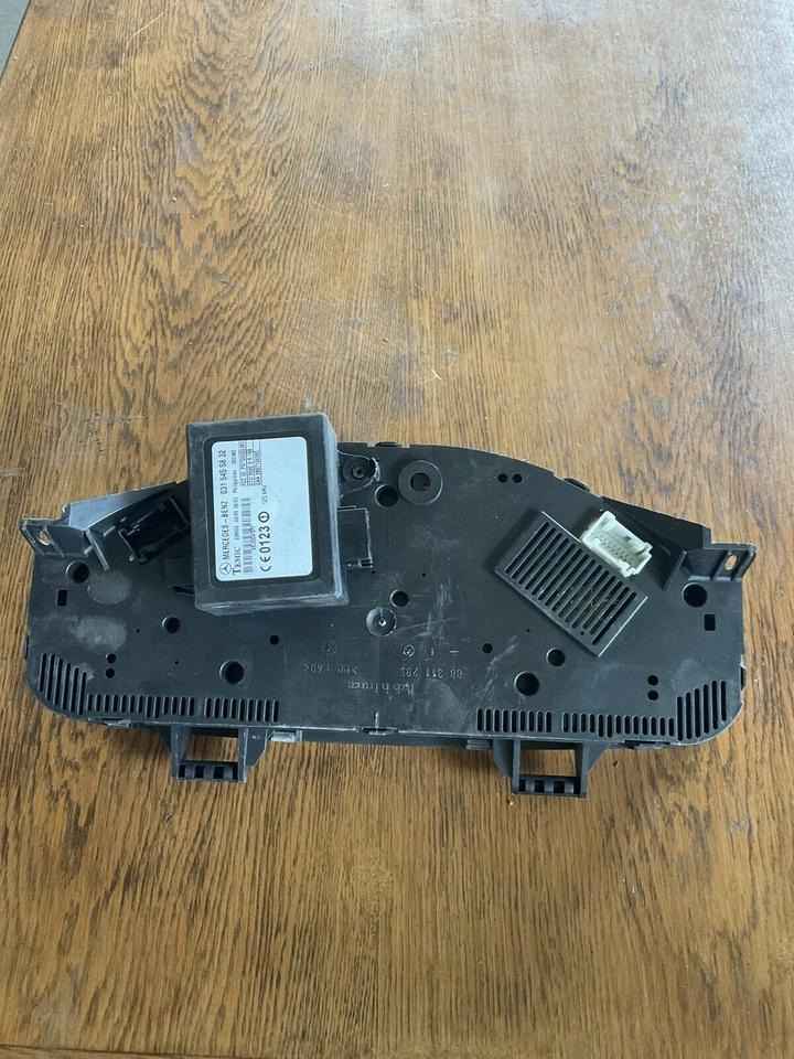 Mercedes Sprinter Kombiinstrument Tacho A0014468521 - Chronotachygraphe pour Camion: photos 3 Mercedes Sprinter Kombiinstrument Tacho A0014468521 - Chronotachygraphe pour Camion: photos 3