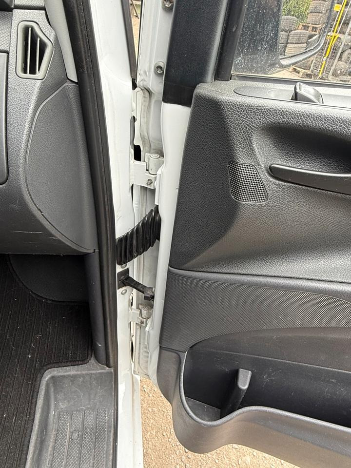 Mercedes VITO Beifahrertür Rechts komplett BJ 2012 - Portière et pièces pour Véhicule utilitaire: photos 3 Mercedes VITO Beifahrertür Rechts komplett BJ 2012 - Portière et pièces pour Véhicule utilitaire: photos 3