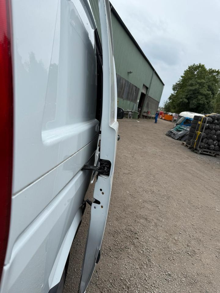 Mercedes VITO Seitentür Schiebetür BJ 2012 - Portière et pièces pour Véhicule utilitaire: photos 5 Mercedes VITO Seitentür Schiebetür BJ 2012 - Portière et pièces pour Véhicule utilitaire: photos 5