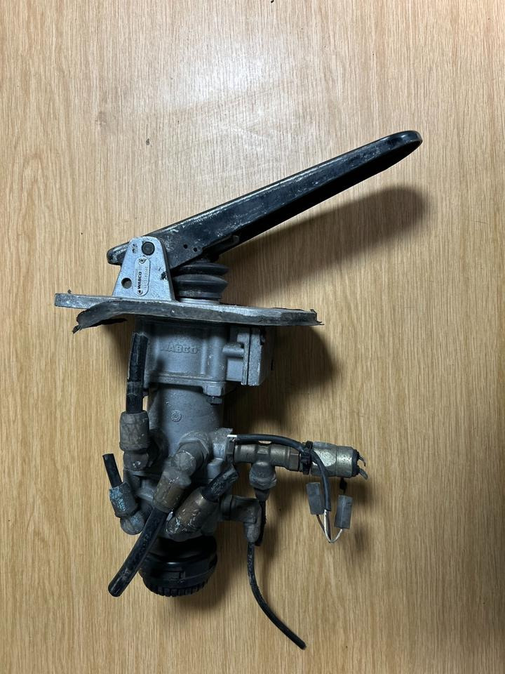 Wabco Bremsventil 4613180260 - Valve de frein pour Camion: photos 1 Wabco Bremsventil 4613180260 - Valve de frein pour Camion: photos 1