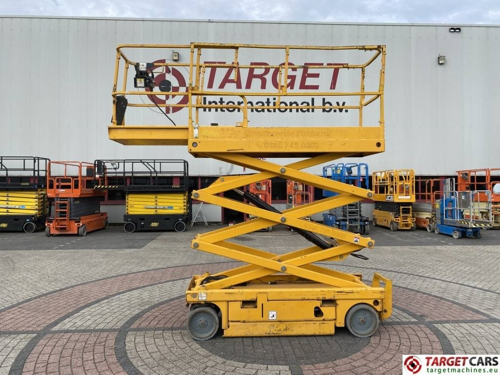 Haulotte Compact 8 Electric Scissor Work Lift 818cm - Nacelle ciseaux: photos 5 Haulotte Compact 8 Electric Scissor Work Lift 818cm - Nacelle ciseaux: photos 5