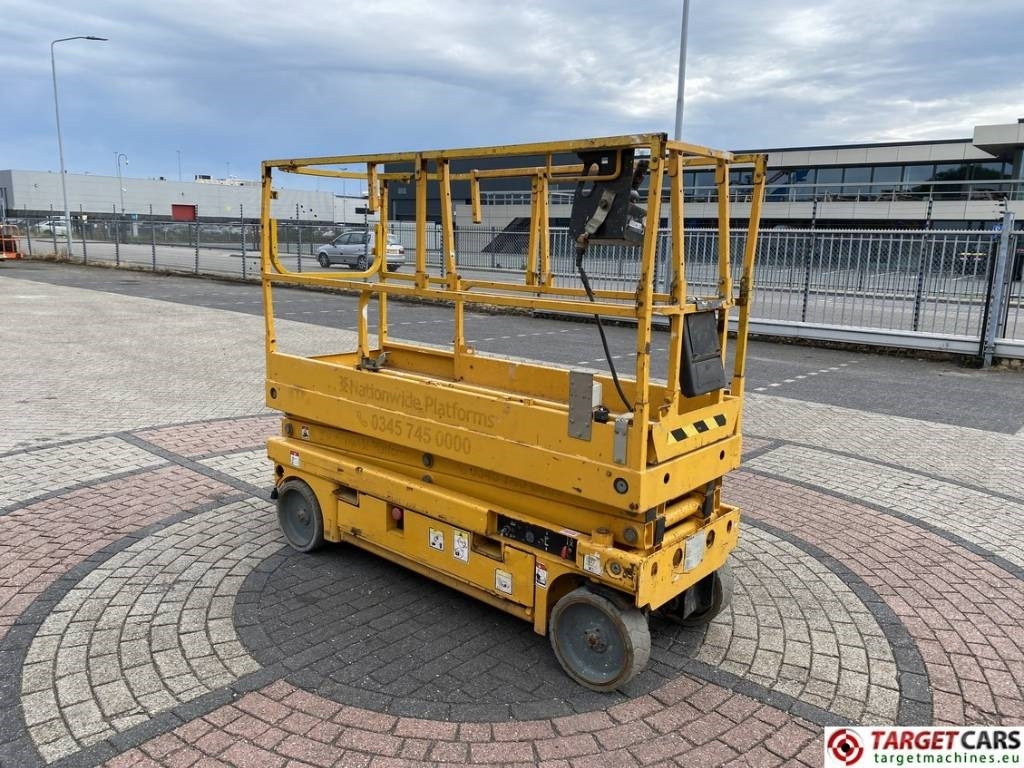 Haulotte Compact 8 Electric Scissor Work Lift 818cm - Nacelle ciseaux: photos 2 Haulotte Compact 8 Electric Scissor Work Lift 818cm - Nacelle ciseaux: photos 2