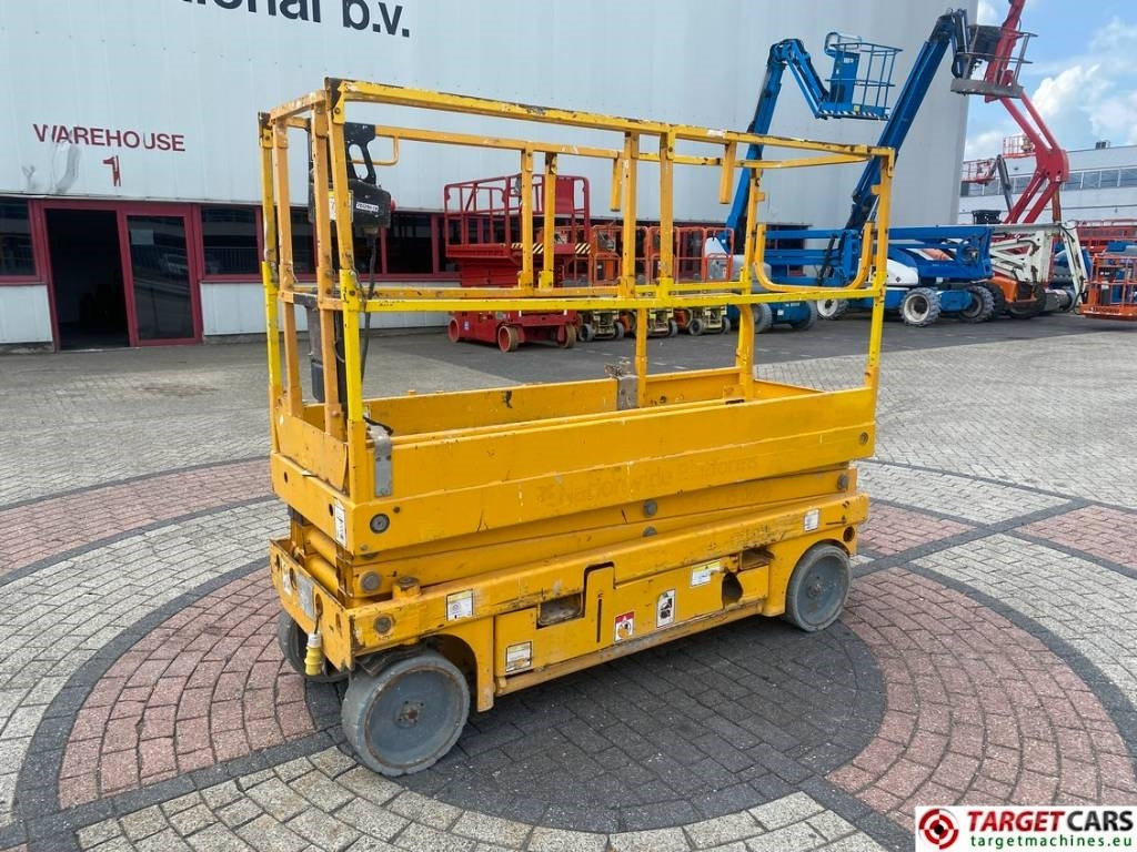 Haulotte Compact 8 Electric Scissor Work Lift 818cm - Nacelle ciseaux: photos 1 Haulotte Compact 8 Electric Scissor Work Lift 818cm - Nacelle ciseaux: photos 1