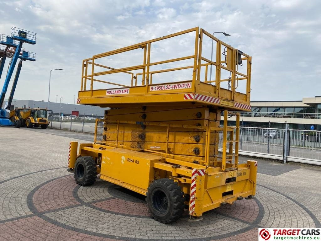 Holland Lift B195DL-25 4WD Diesel 4x4 Scissor Work Lift 2150cm - Nacelle ciseaux: photos 2 Holland Lift B195DL-25 4WD Diesel 4x4 Scissor Work Lift 2150cm - Nacelle ciseaux: photos 2