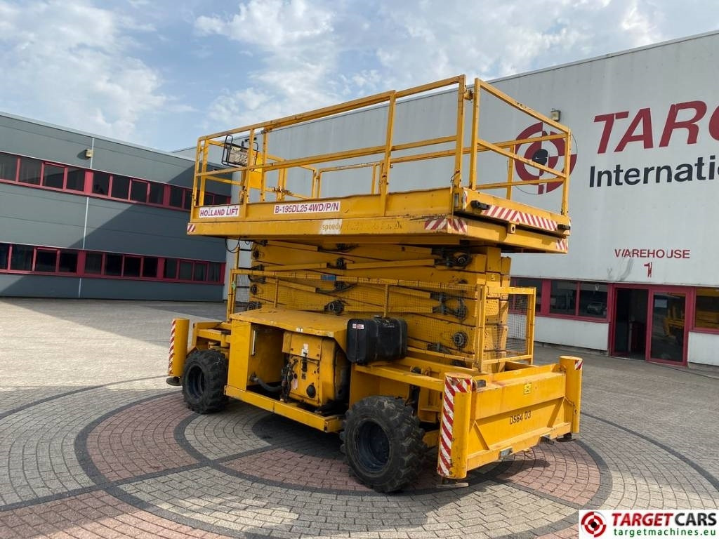 Holland Lift B195DL-25 4WD Diesel 4x4 Scissor Work Lift 2150cm - Nacelle ciseaux: photos 4 Holland Lift B195DL-25 4WD Diesel 4x4 Scissor Work Lift 2150cm - Nacelle ciseaux: photos 4