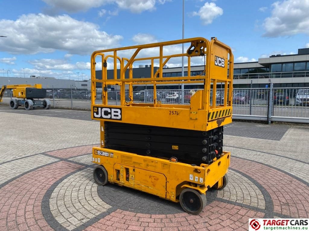 JCB S3246E Electric Scissor Work Lift 1200cm - Nacelle ciseaux: photos 2 JCB S3246E Electric Scissor Work Lift 1200cm - Nacelle ciseaux: photos 2
