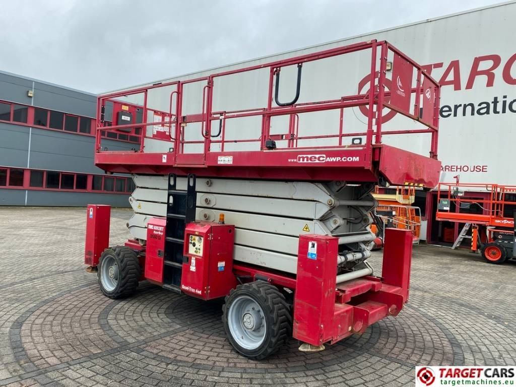MEC 6092RT Diesel 4x4 Scissor Work LIft 2020cm - Nacelle ciseaux: photos 4 MEC 6092RT Diesel 4x4 Scissor Work LIft 2020cm - Nacelle ciseaux: photos 4