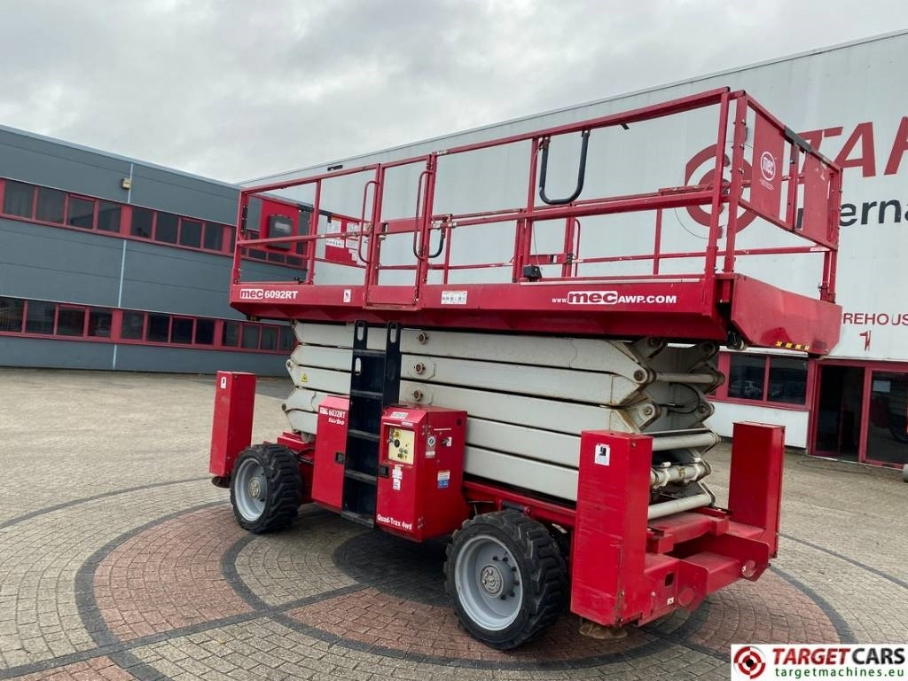 MEC 6092RT Diesel 4x4 Scissor Work Lift 2020cm - Nacelle ciseaux: photos 4 MEC 6092RT Diesel 4x4 Scissor Work Lift 2020cm - Nacelle ciseaux: photos 4
