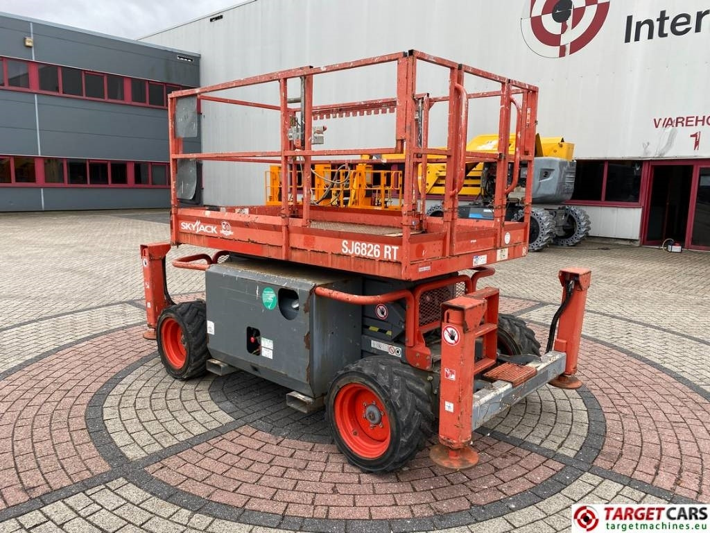 SkyJack SJ6826 RT Diesel 4x4 Scissor Work Lift 992cm - Nacelle ciseaux: photos 4 SkyJack SJ6826 RT Diesel 4x4 Scissor Work Lift 992cm - Nacelle ciseaux: photos 4