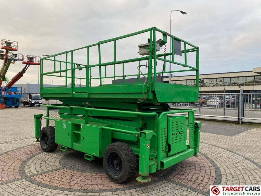 SkyJack SJ9241 RT Diesel 4x4 Scissor Work Lift 1450cm - Nacelle ciseaux: photos 2 SkyJack SJ9241 RT Diesel 4x4 Scissor Work Lift 1450cm - Nacelle ciseaux: photos 2