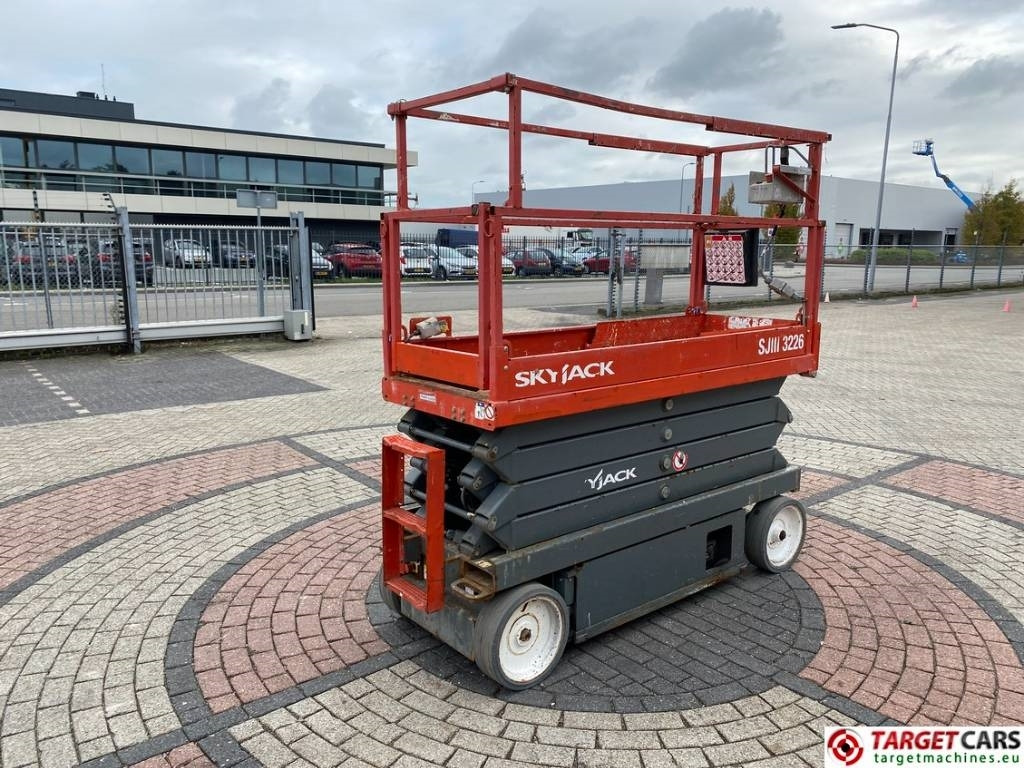 SkyJack SJIII-3226 Electric 3226 Scissor Work Lift 990cm - Nacelle ciseaux: photos 3 SkyJack SJIII-3226 Electric 3226 Scissor Work Lift 990cm - Nacelle ciseaux: photos 3