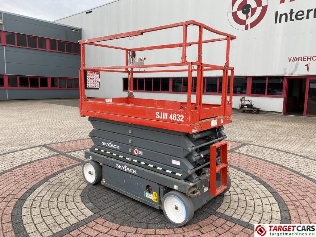 SkyJack SJIII-4632 Electric 4632 Scissor Work Lift 1170cm - Nacelle ciseaux: photos 4 SkyJack SJIII-4632 Electric 4632 Scissor Work Lift 1170cm - Nacelle ciseaux: photos 4