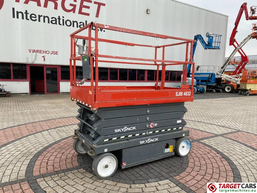 SkyJack SJIII-4632 Electric 4632 Scissor Work Lift 1170cm - Nacelle ciseaux: photos 1 SkyJack SJIII-4632 Electric 4632 Scissor Work Lift 1170cm - Nacelle ciseaux: photos 1