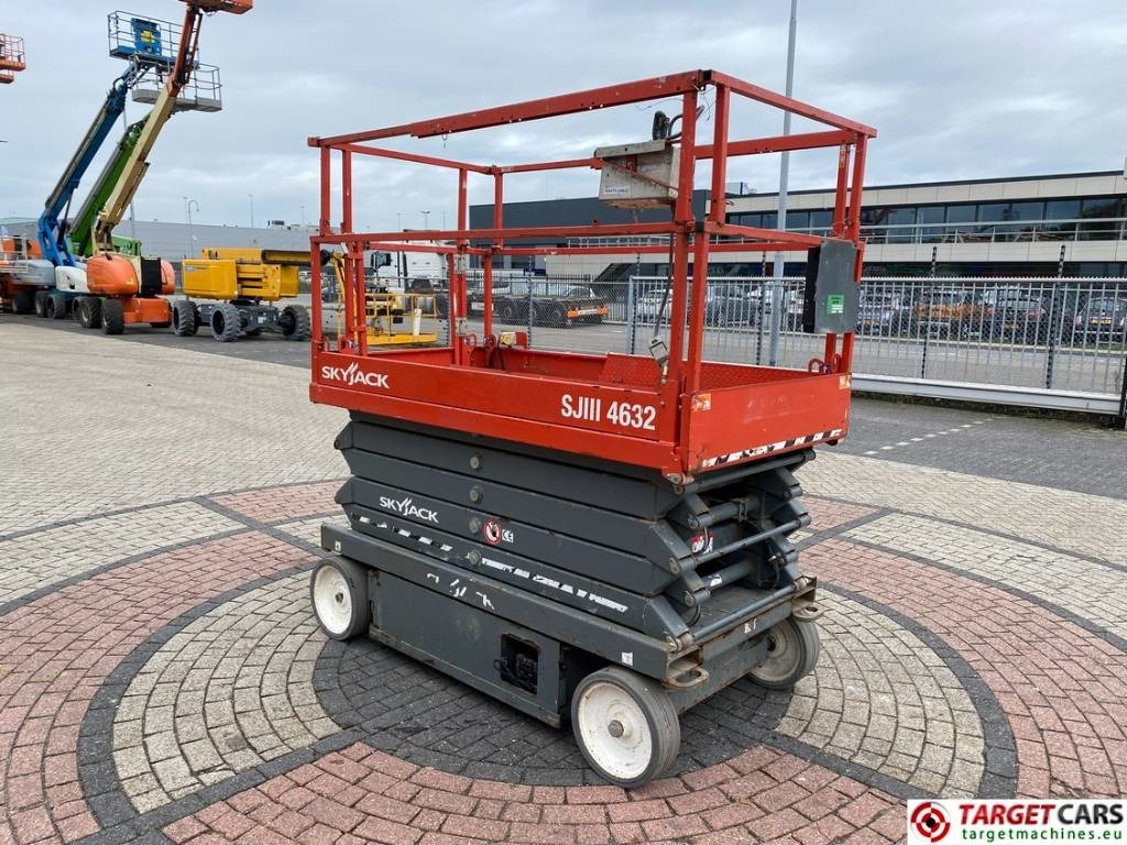 SkyJack SJIII-4632 Electric Scissor Work Lift 1170cm  - Nacelle ciseaux: photos 2 SkyJack SJIII-4632 Electric Scissor Work Lift 1170cm  - Nacelle ciseaux: photos 2