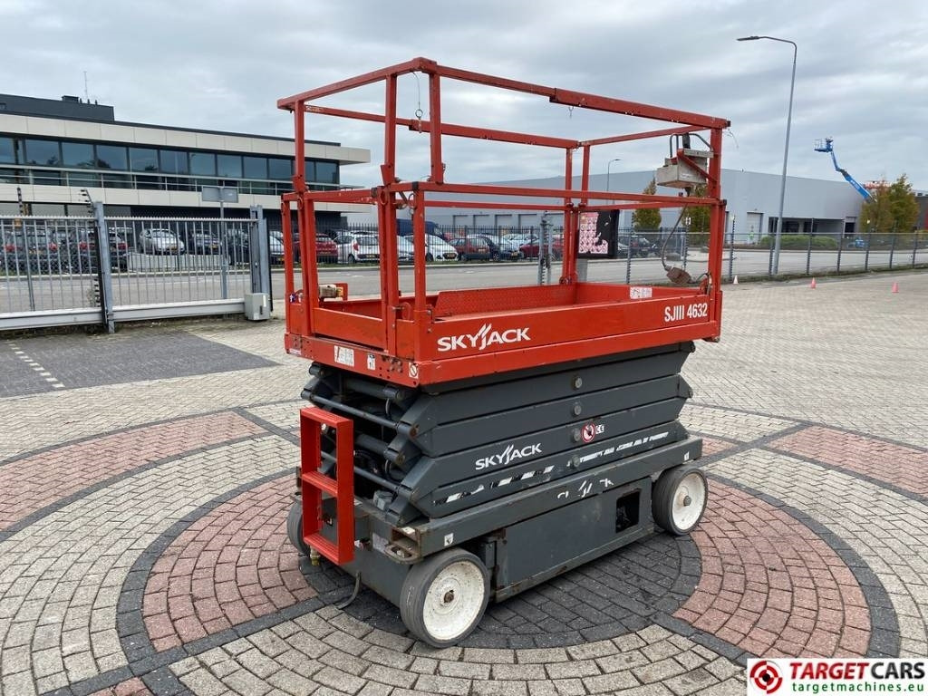 SkyJack SJIII-4632 Electric Scissor Work Lift 1170cm  - Nacelle ciseaux: photos 3 SkyJack SJIII-4632 Electric Scissor Work Lift 1170cm  - Nacelle ciseaux: photos 3