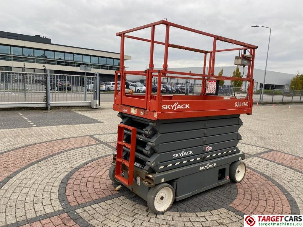SkyJack SJIII-4740 Electric 4740 Scissor Work Lift 1380cm - Nacelle ciseaux: photos 3 SkyJack SJIII-4740 Electric 4740 Scissor Work Lift 1380cm - Nacelle ciseaux: photos 3