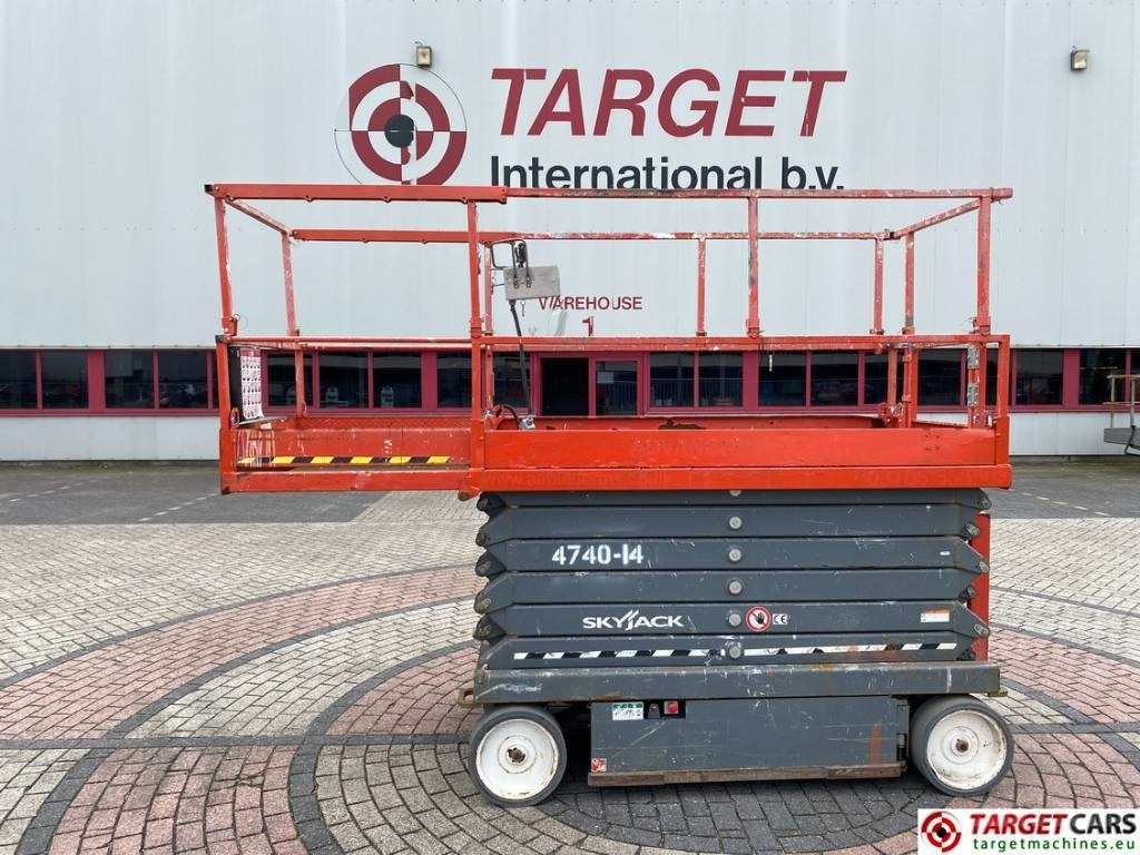 SkyJack SJIII-4740 Electric Scissor Work Lift 1380cm - Nacelle ciseaux: photos 5 SkyJack SJIII-4740 Electric Scissor Work Lift 1380cm - Nacelle ciseaux: photos 5