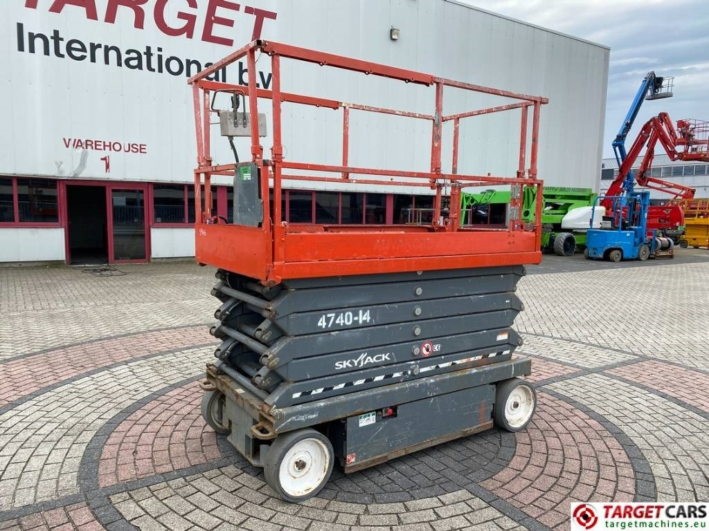 SkyJack SJIII-4740 Electric Scissor Work Lift 1380cm - Nacelle ciseaux: photos 1 SkyJack SJIII-4740 Electric Scissor Work Lift 1380cm - Nacelle ciseaux: photos 1