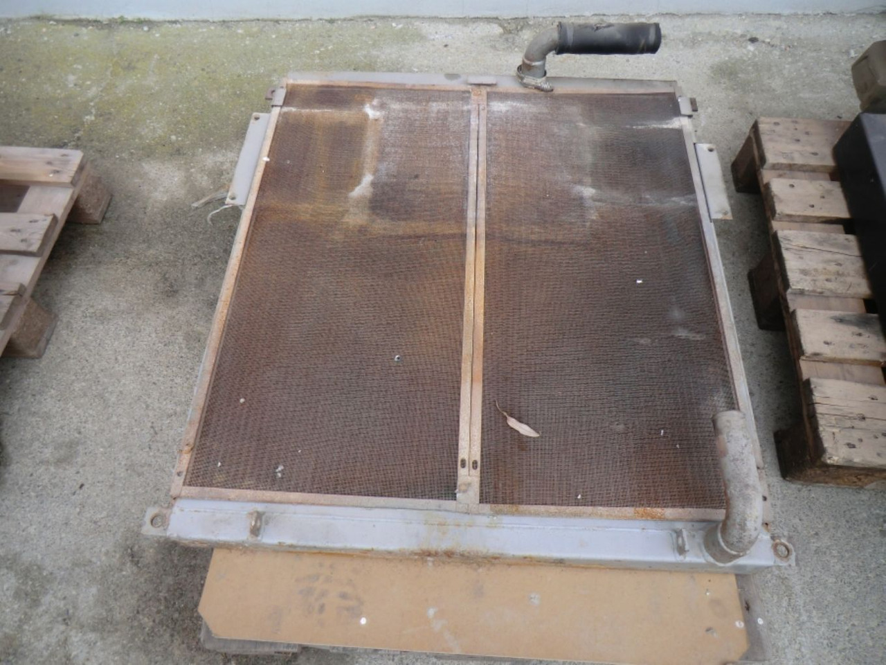 HITACHI ZX240 BAS SCAMBIATORI DI CALORE - Système de refroidissement pour Engins de chantier: photos 2 HITACHI ZX240 BAS SCAMBIATORI DI CALORE - Système de refroidissement pour Engins de chantier: photos 2