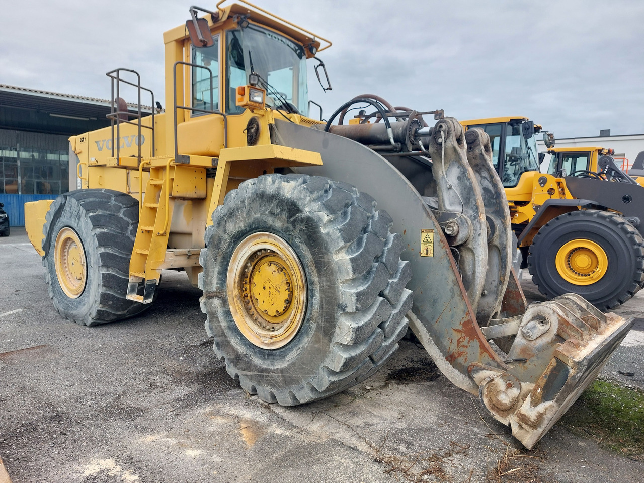 VOLVO L330E HDBH - Chargeuse sur pneus: photos 1 VOLVO L330E HDBH - Chargeuse sur pneus: photos 1