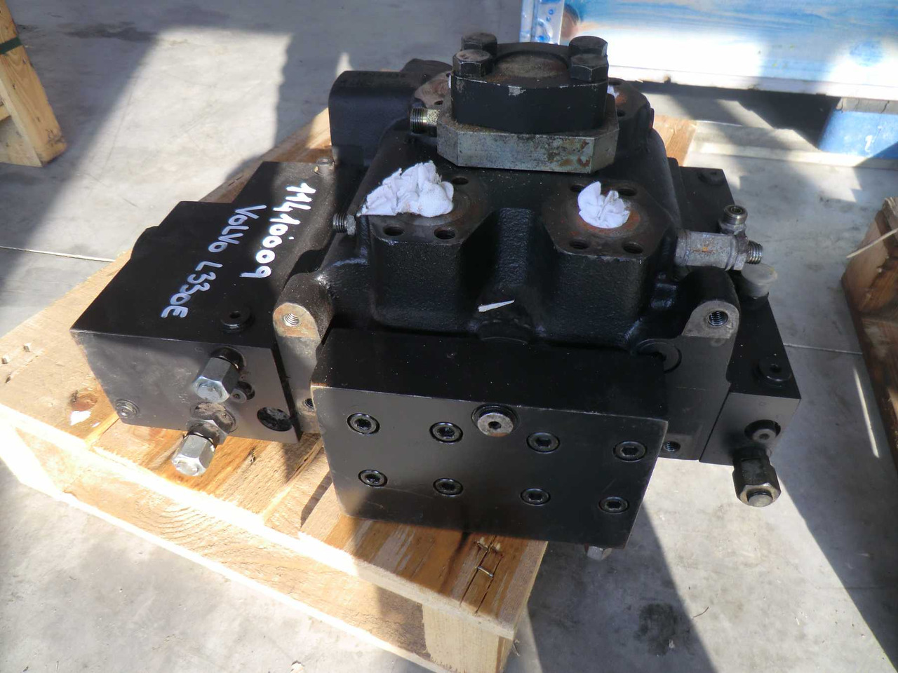 VOLVO L330E L350F DISTRIBUTORE - Valve hydraulique pour Engins de chantier: photos 3 VOLVO L330E L350F DISTRIBUTORE - Valve hydraulique pour Engins de chantier: photos 3