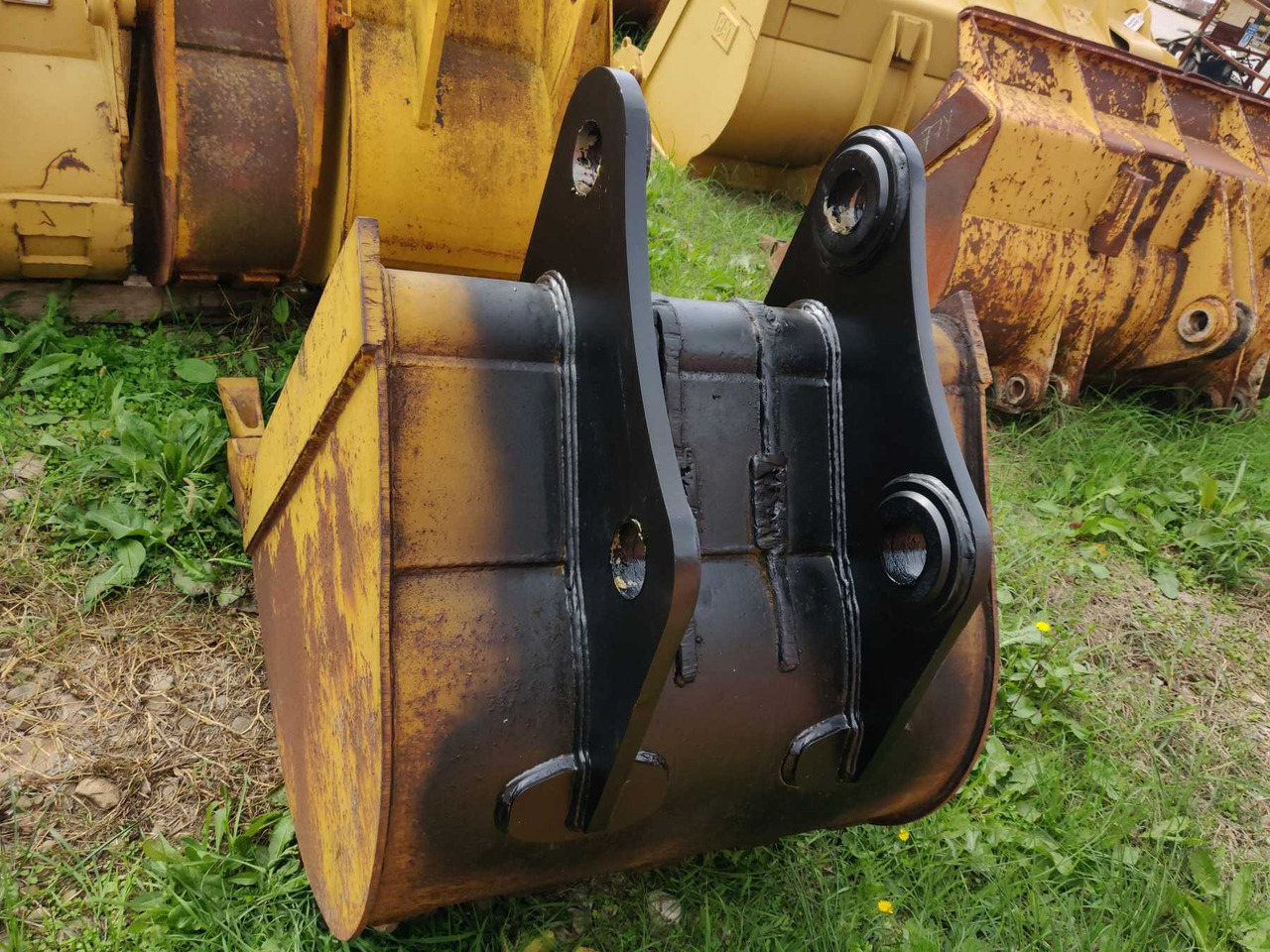 Varie 1000 MM benna da 1000 mm con denti. Attacco adattabile CAT 323B e VOLVO EC220 - Godet pour pelle: photos 5 Varie 1000 MM benna da 1000 mm con denti. Attacco adattabile CAT 323B e VOLVO EC220 - Godet pour pelle: photos 5