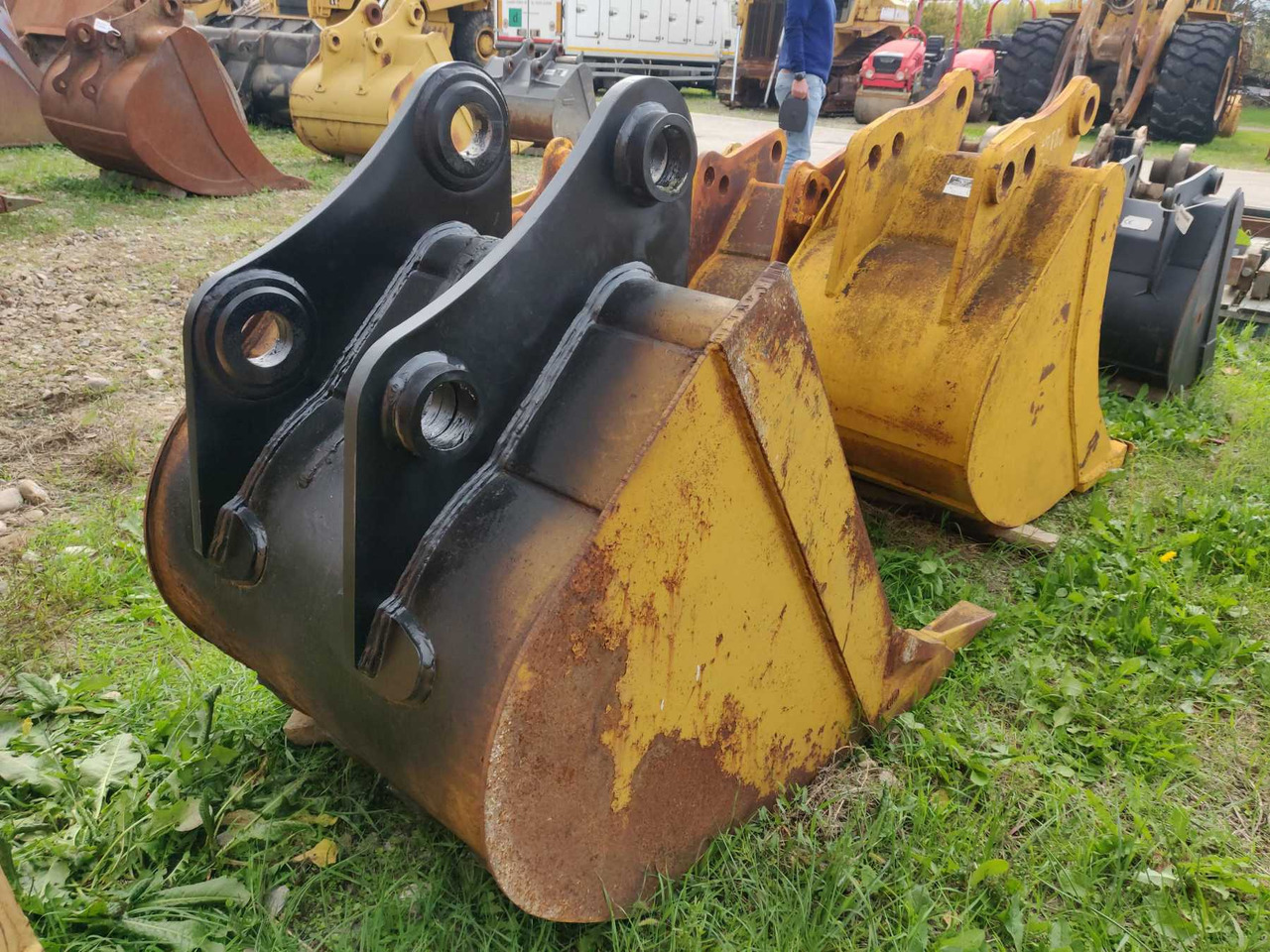 Varie 1000 MM benna da 1000 mm con denti. Attacco adattabile CAT 323B e VOLVO EC220 - Godet pour pelle: photos 4 Varie 1000 MM benna da 1000 mm con denti. Attacco adattabile CAT 323B e VOLVO EC220 - Godet pour pelle: photos 4