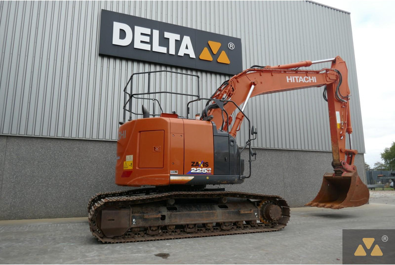 Hitachi ZX225USLC-6 - Pelle sur chenille: photos 5 Hitachi ZX225USLC-6 - Pelle sur chenille: photos 5