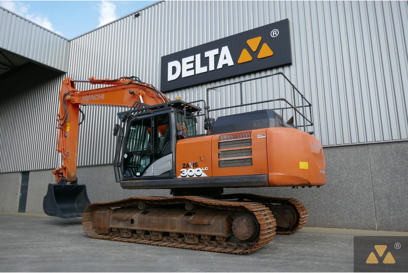 Hitachi ZX300LC-6 - Pelle sur chenille: photos 4 Hitachi ZX300LC-6 - Pelle sur chenille: photos 4