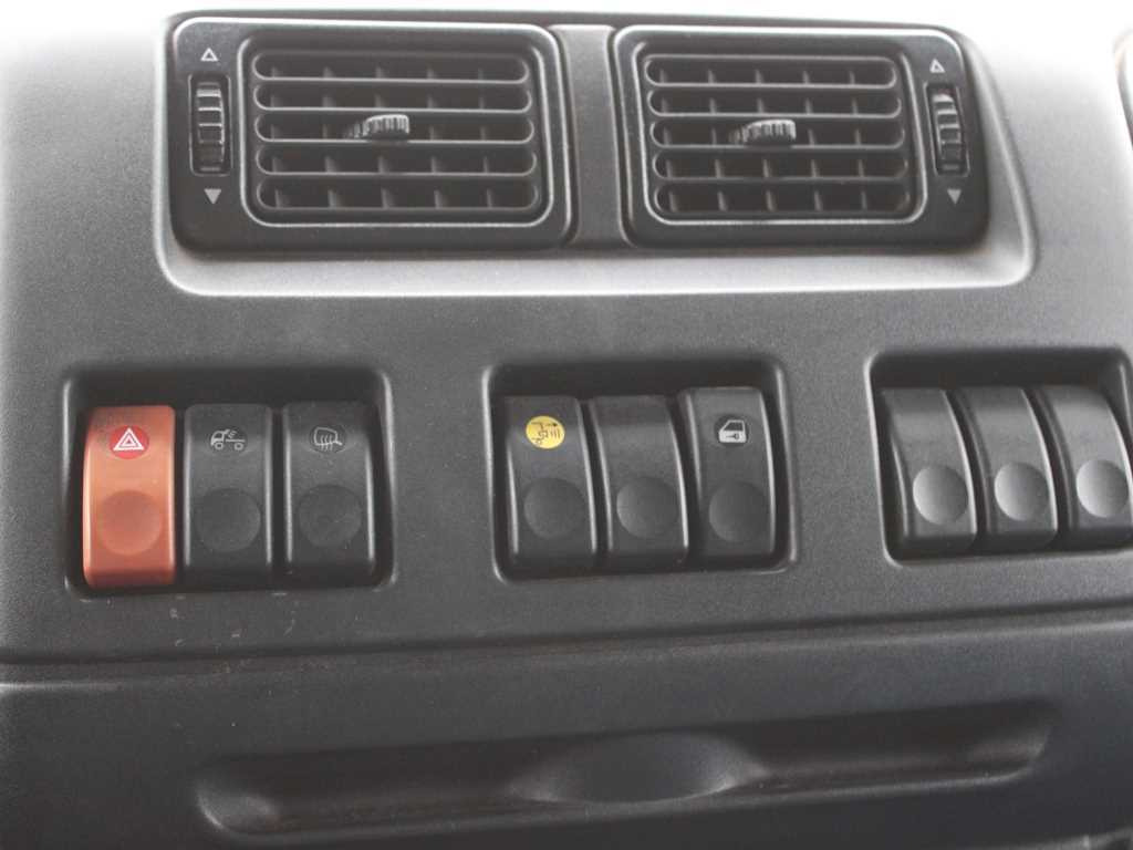 Camion à rideaux coulissants DAF FA LF 45.170 E10, EURO 3: photos 11 Camion à rideaux coulissants DAF FA LF 45.170 E10, EURO 3: photos 11